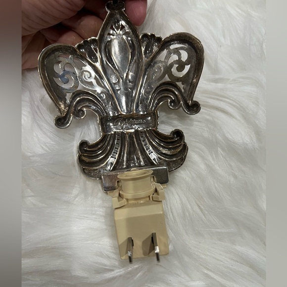 Brighton Fleur De Lis Nightlight - Picture 3 of 3